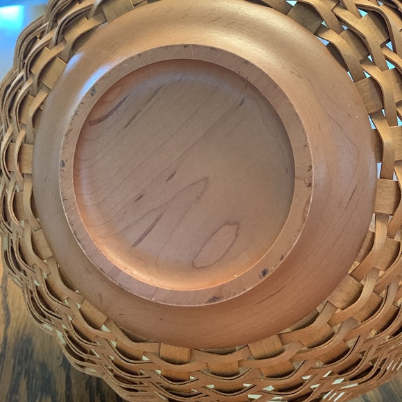 Longaberger 11" Bowl Basket with liner and lidded protector - Picture 8 of 16